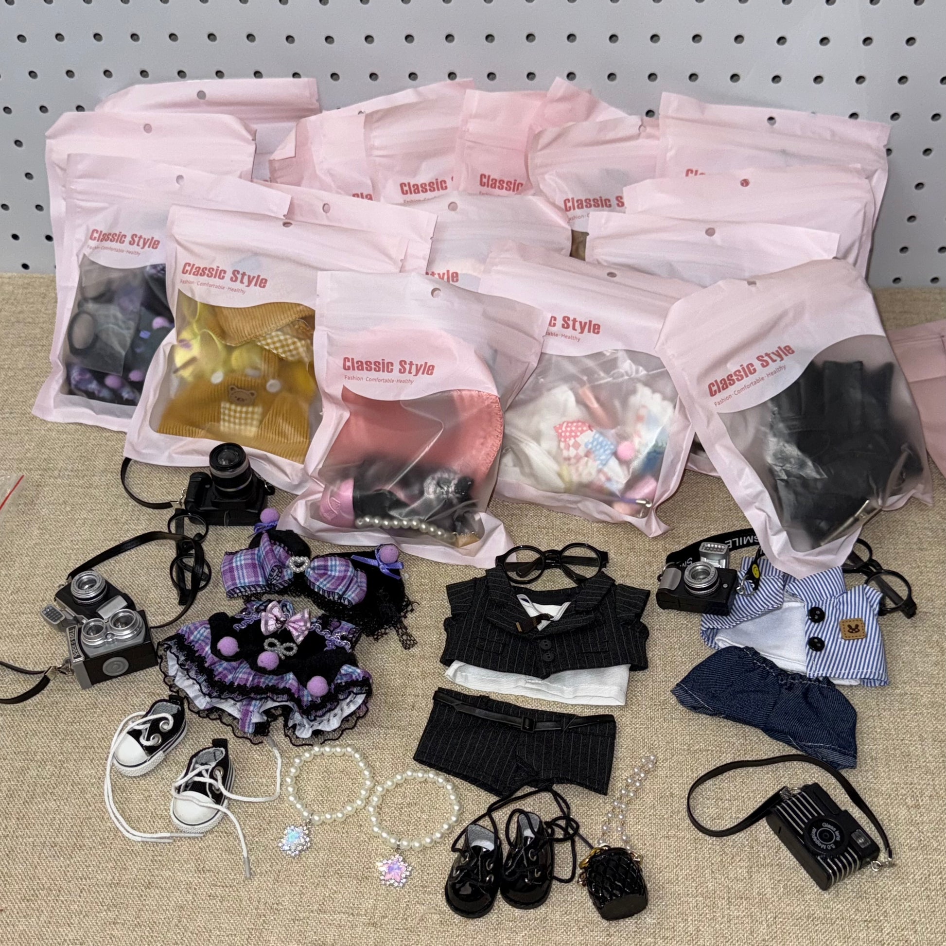 Blind Box 【5-25】 Clothes Sets (NO DOLL) for 17cm Doll, The specific quantity depends on the options in the link.